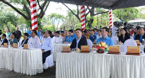 Bộ trưởng Bộ Tài chính Hồ Đức Phớc trao quà Tết cho công nhân, người lao động có hoàn cảnh khó khăn